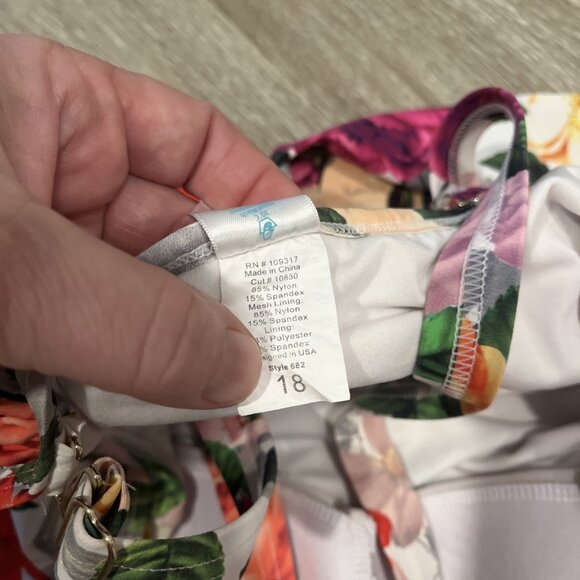 Sunsets Curve 18 Floral Padded One Piece Swimsuit Ruffle Top Underwire - Picture 3 of 4